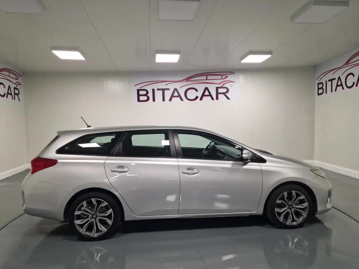 toyota-auris-touring-sports-2015-diesel-1364cc