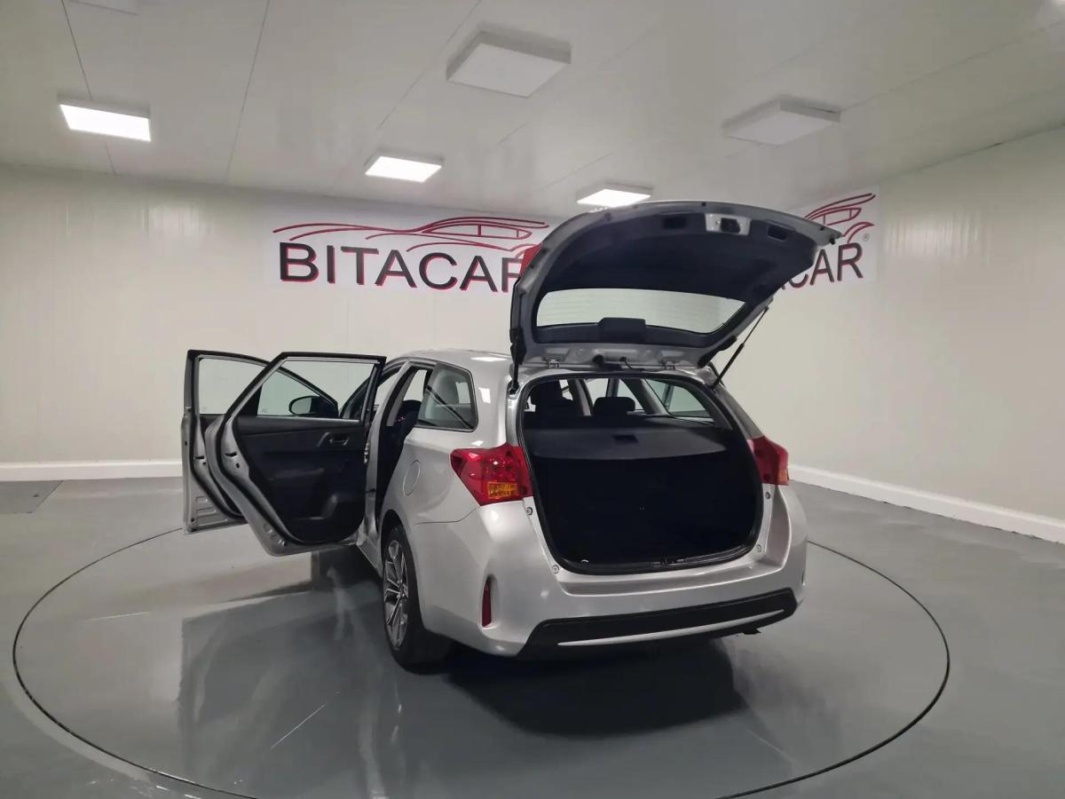 toyota-auris-touring-sports-2015-diesel-1364cc