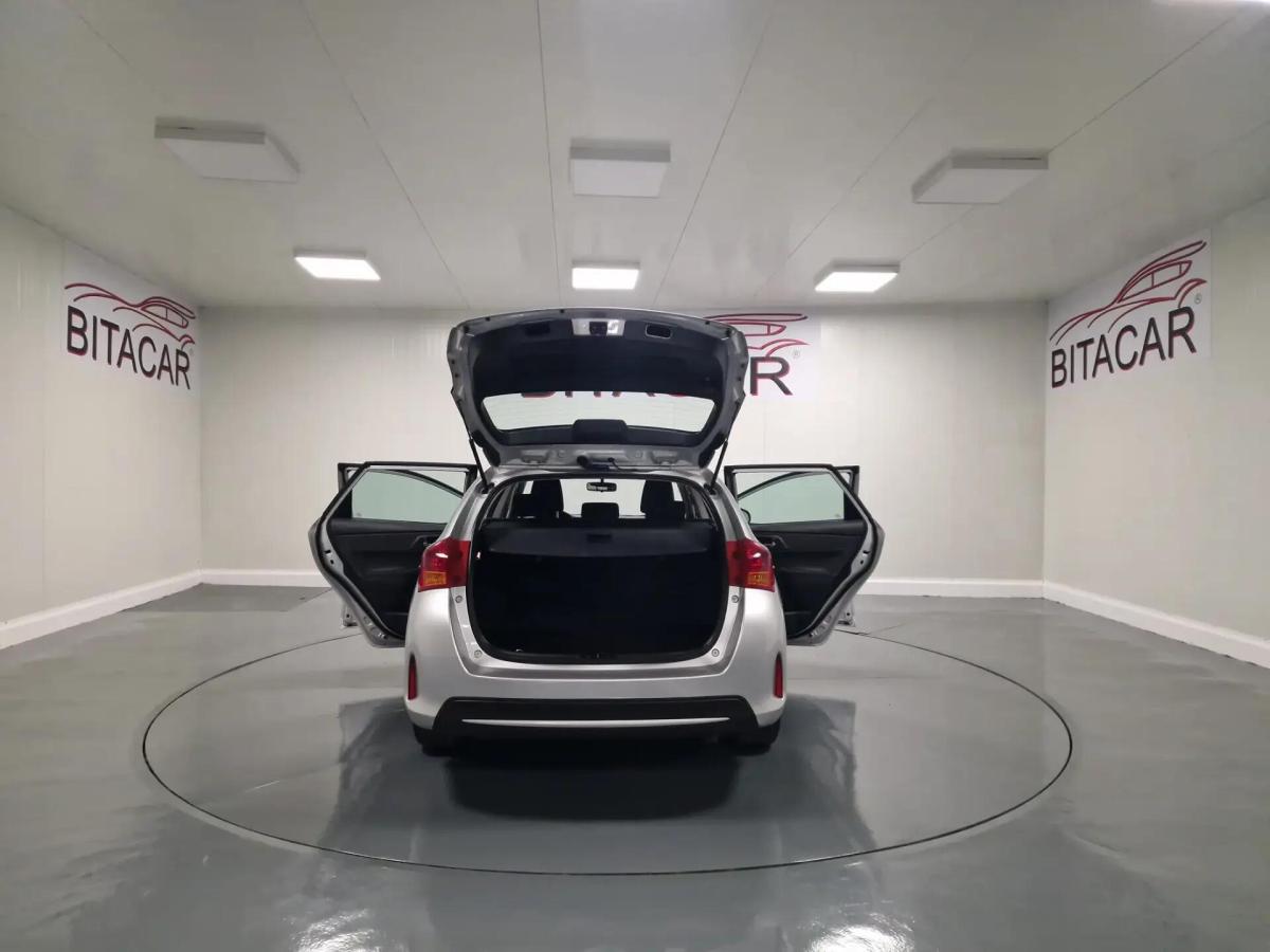 toyota-auris-touring-sports-2015-diesel-1364cc