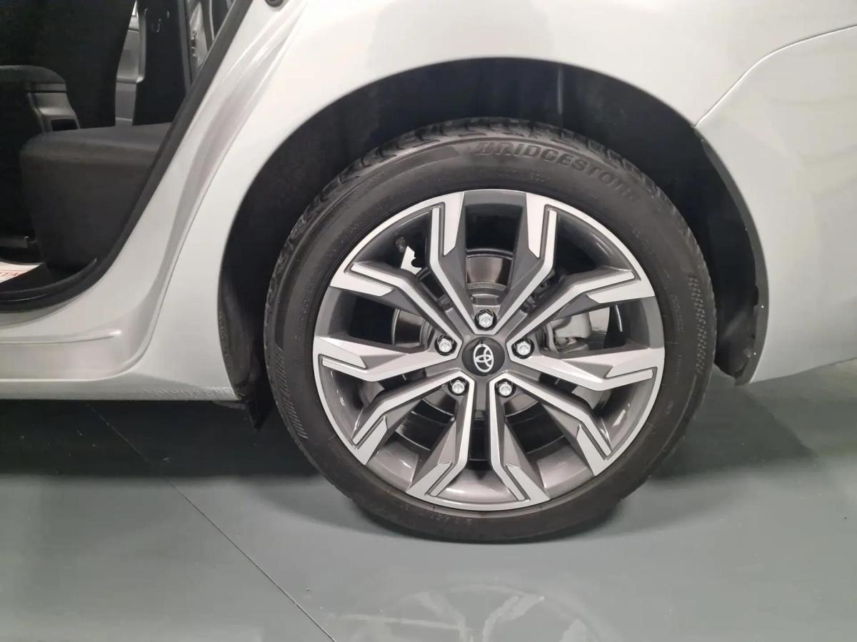 toyota-auris-touring-sports-2015-diesel-1364cc