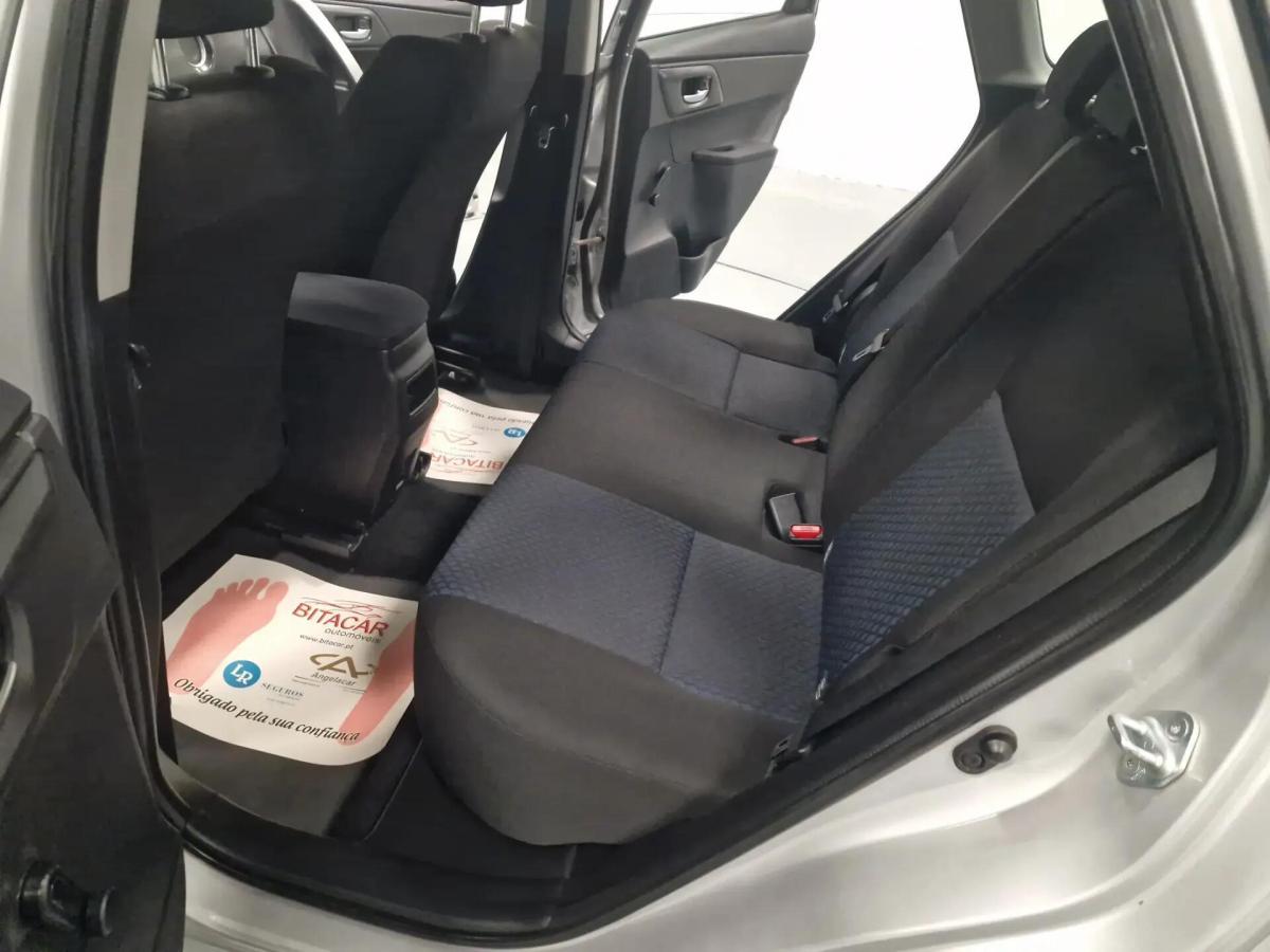 toyota-auris-touring-sports-2015-diesel-1364cc