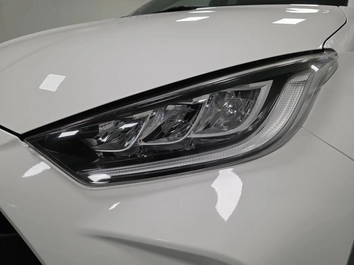 toyota-yaris-2022-hibrido-a-gasolina-1490cc