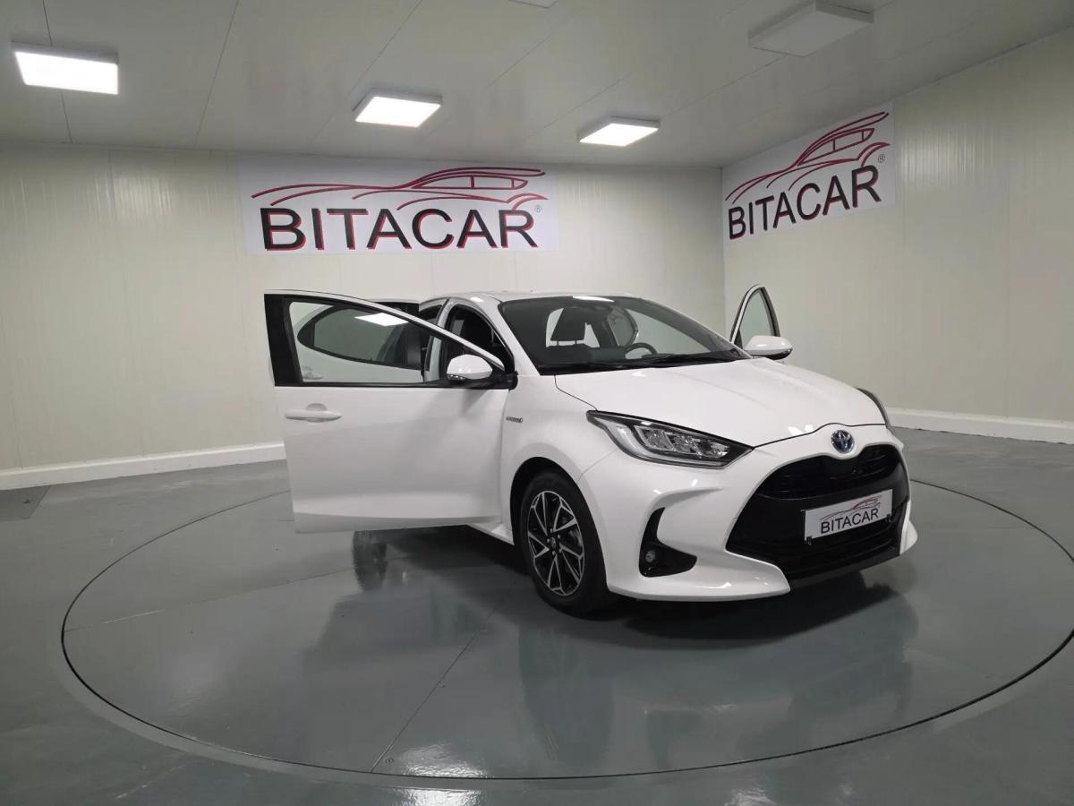 toyota-yaris-2022-hibrido-a-gasolina-1490cc