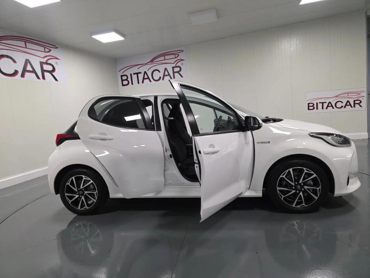 toyota-yaris-2022-hibrido-a-gasolina-1490cc