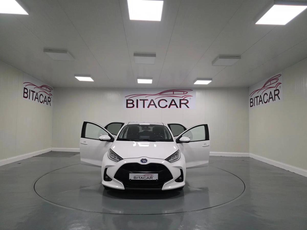 toyota-yaris-2022-hibrido-a-gasolina-1490cc