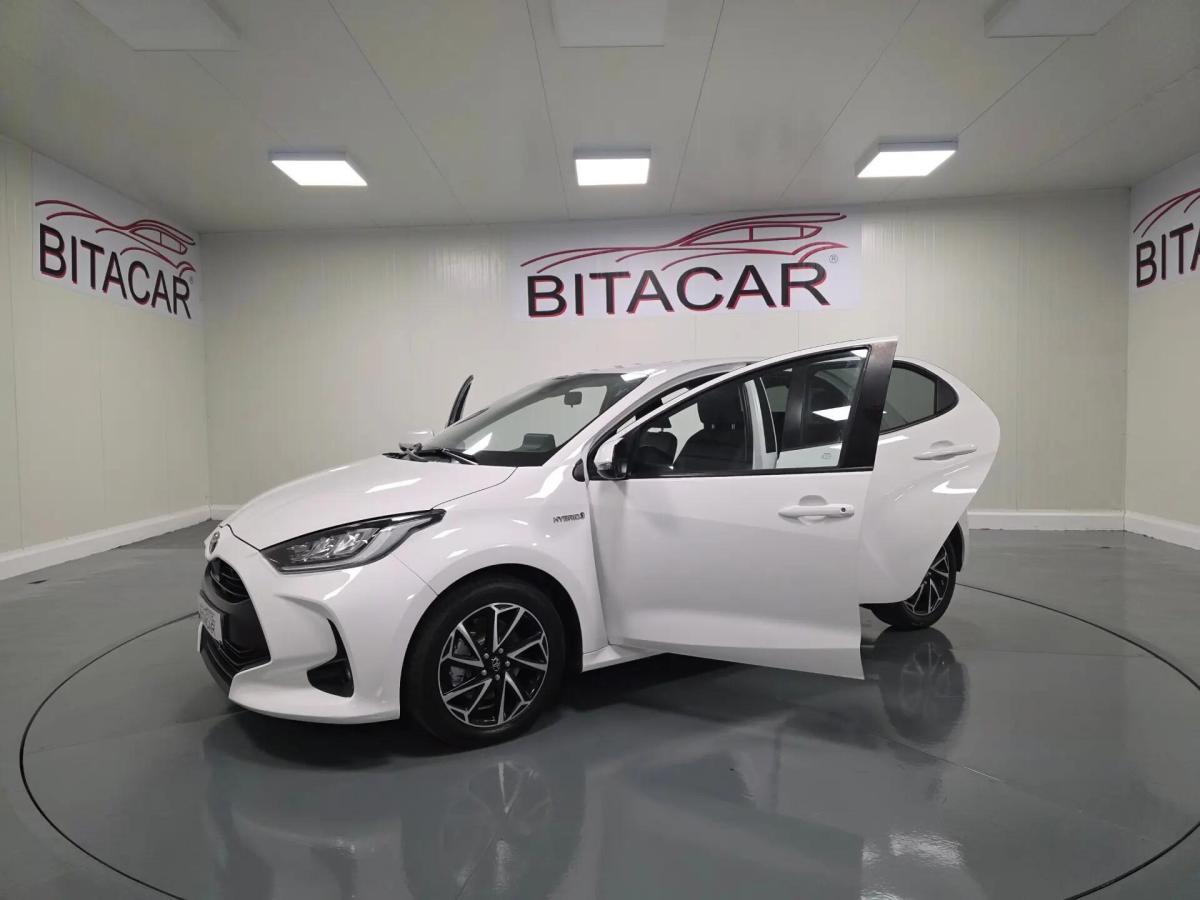 toyota-yaris-2022-hibrido-a-gasolina-1490cc
