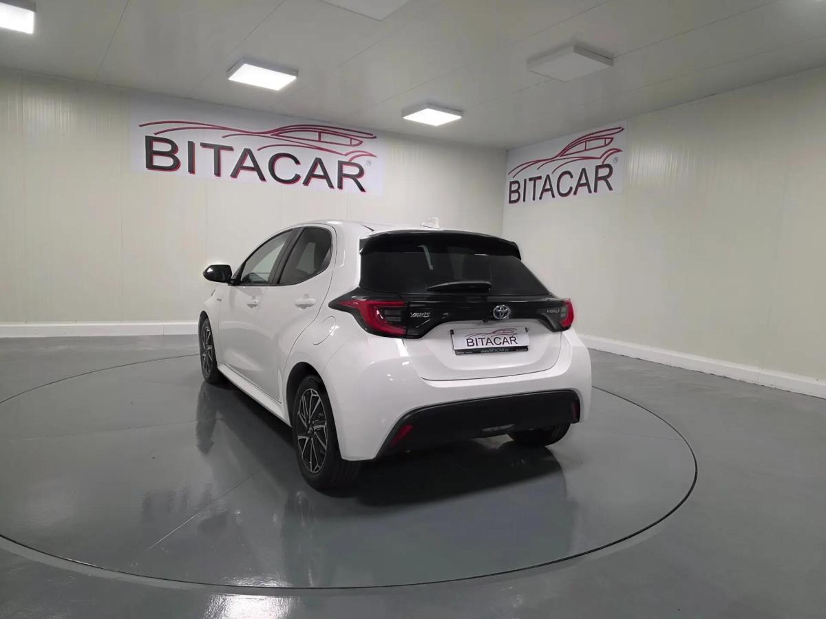 toyota-yaris-2022-hibrido-a-gasolina-1490cc
