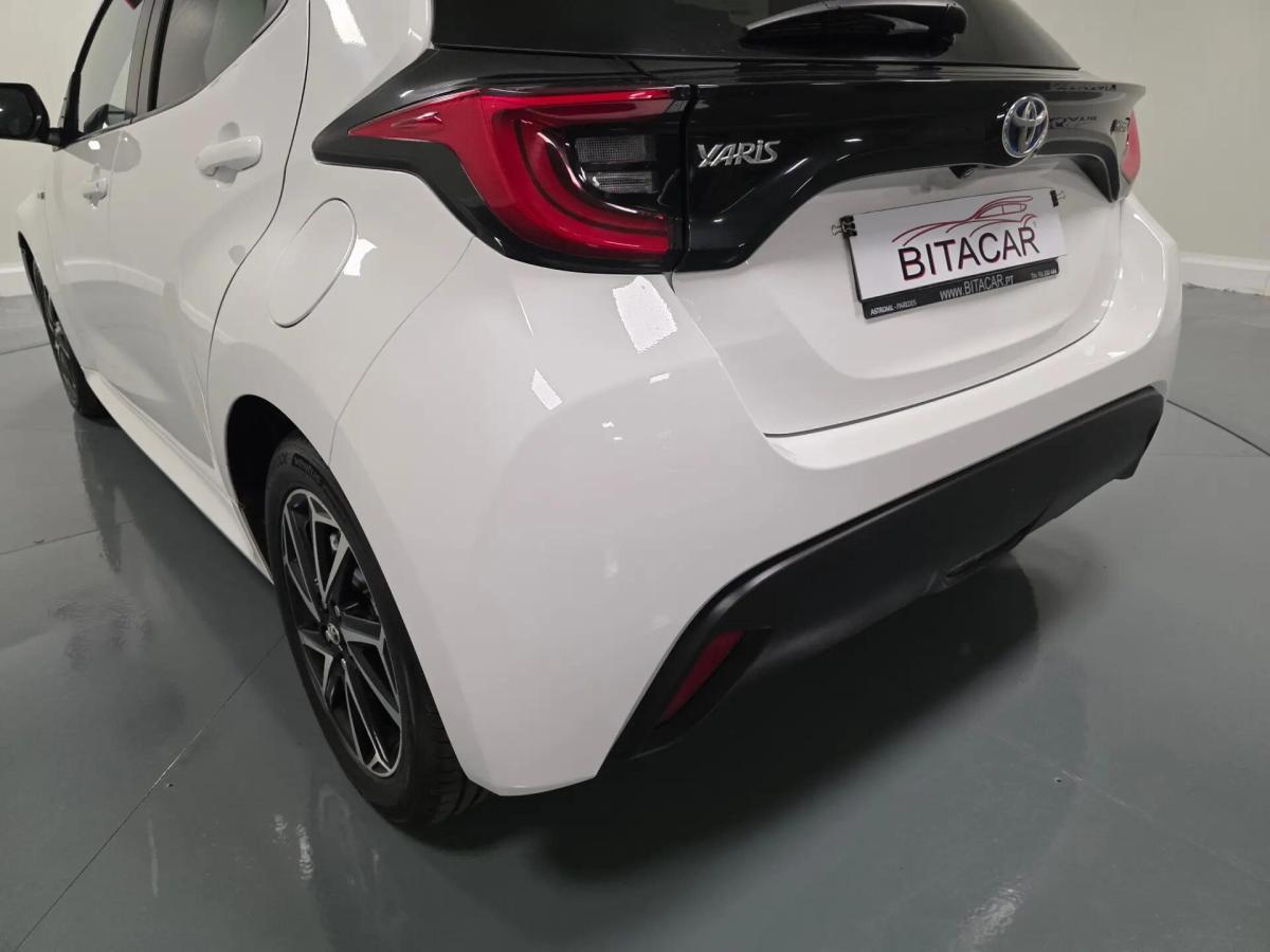 toyota-yaris-2022-hibrido-a-gasolina-1490cc