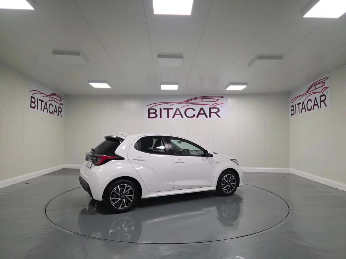 toyota-yaris-2022-hibrido-a-gasolina-1490cc