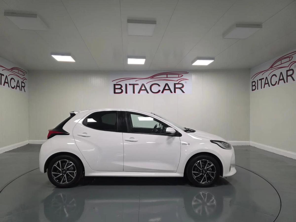 toyota-yaris-2022-hibrido-a-gasolina-1490cc