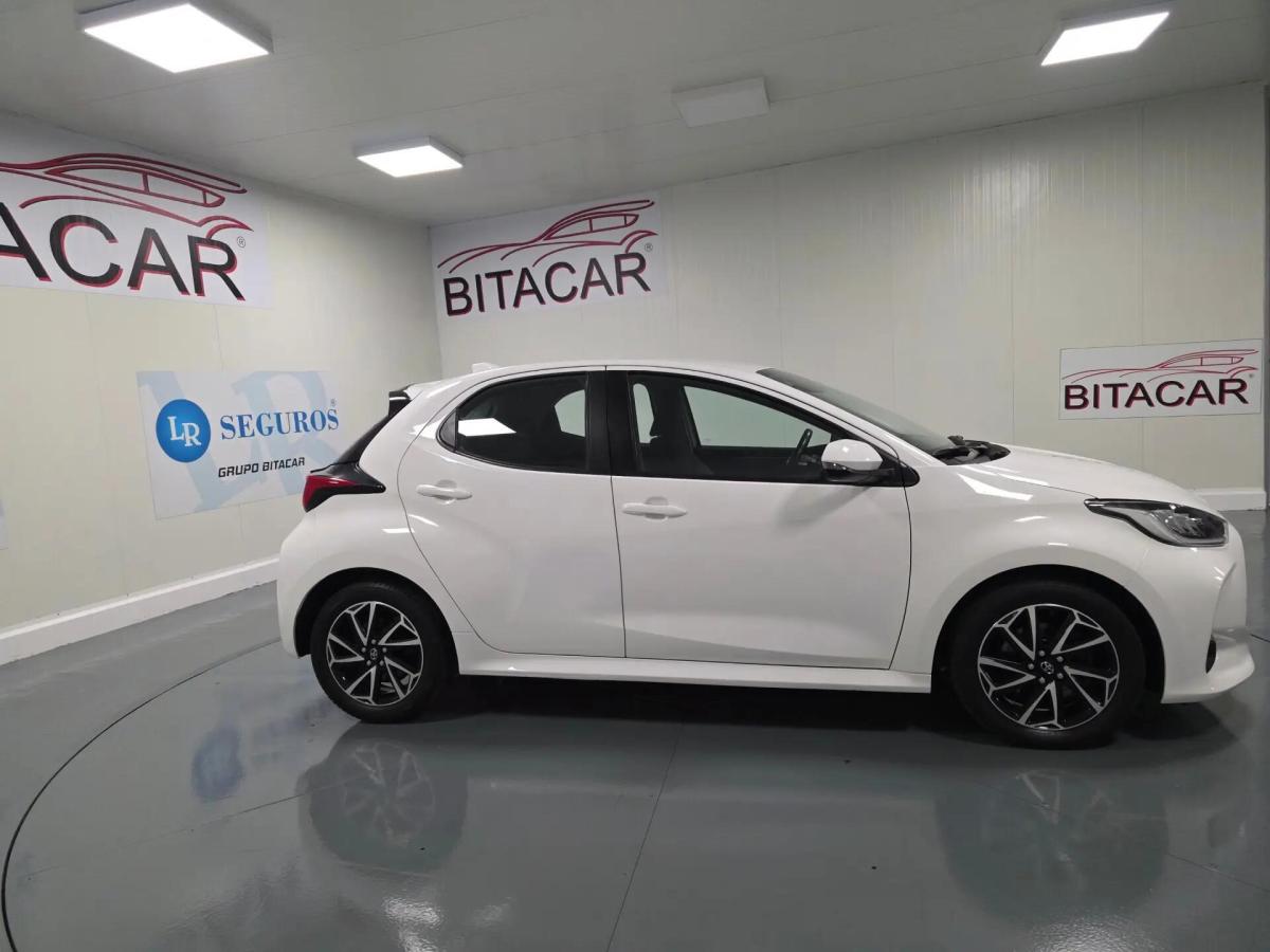toyota-yaris-2022-hibrido-a-gasolina-1490cc
