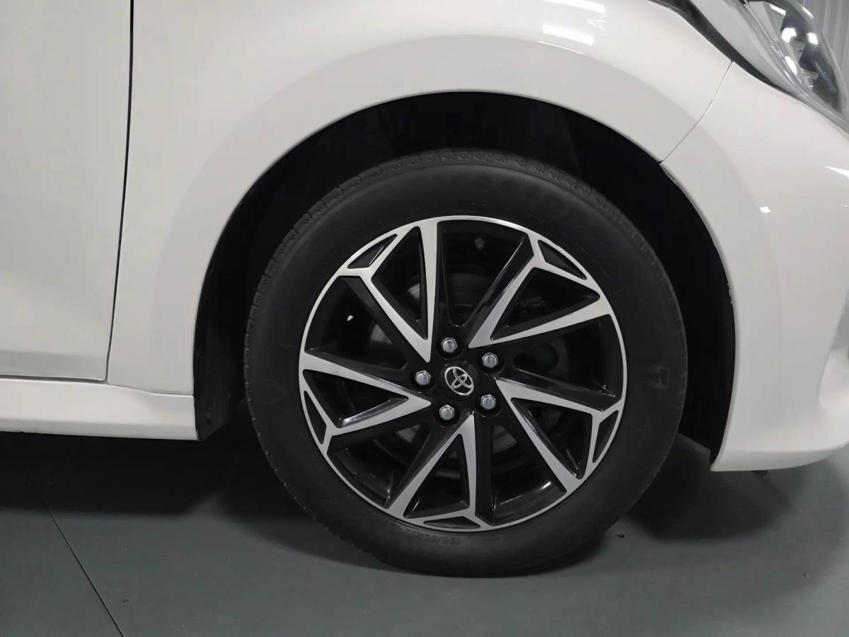 toyota-yaris-2022-hibrido-a-gasolina-1490cc