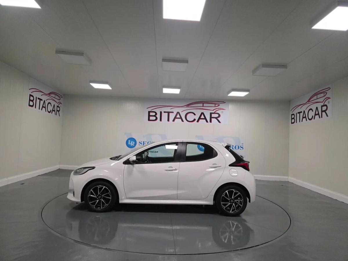 toyota-yaris-2022-hibrido-a-gasolina-1490cc