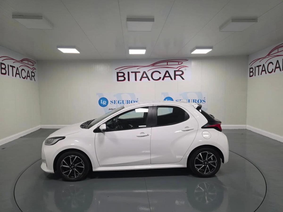 toyota-yaris-2022-hibrido-a-gasolina-1490cc