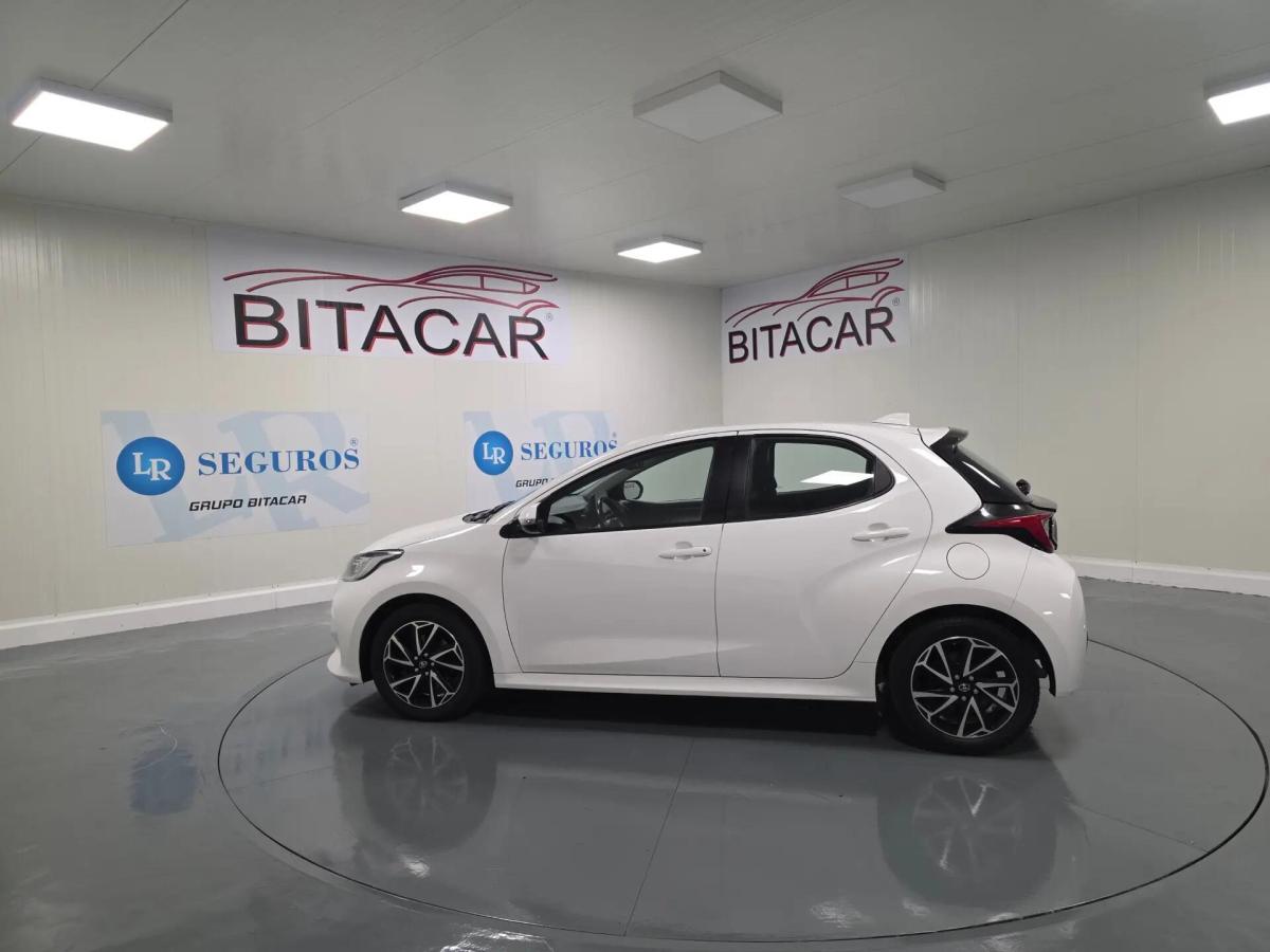 toyota-yaris-2022-hibrido-a-gasolina-1490cc