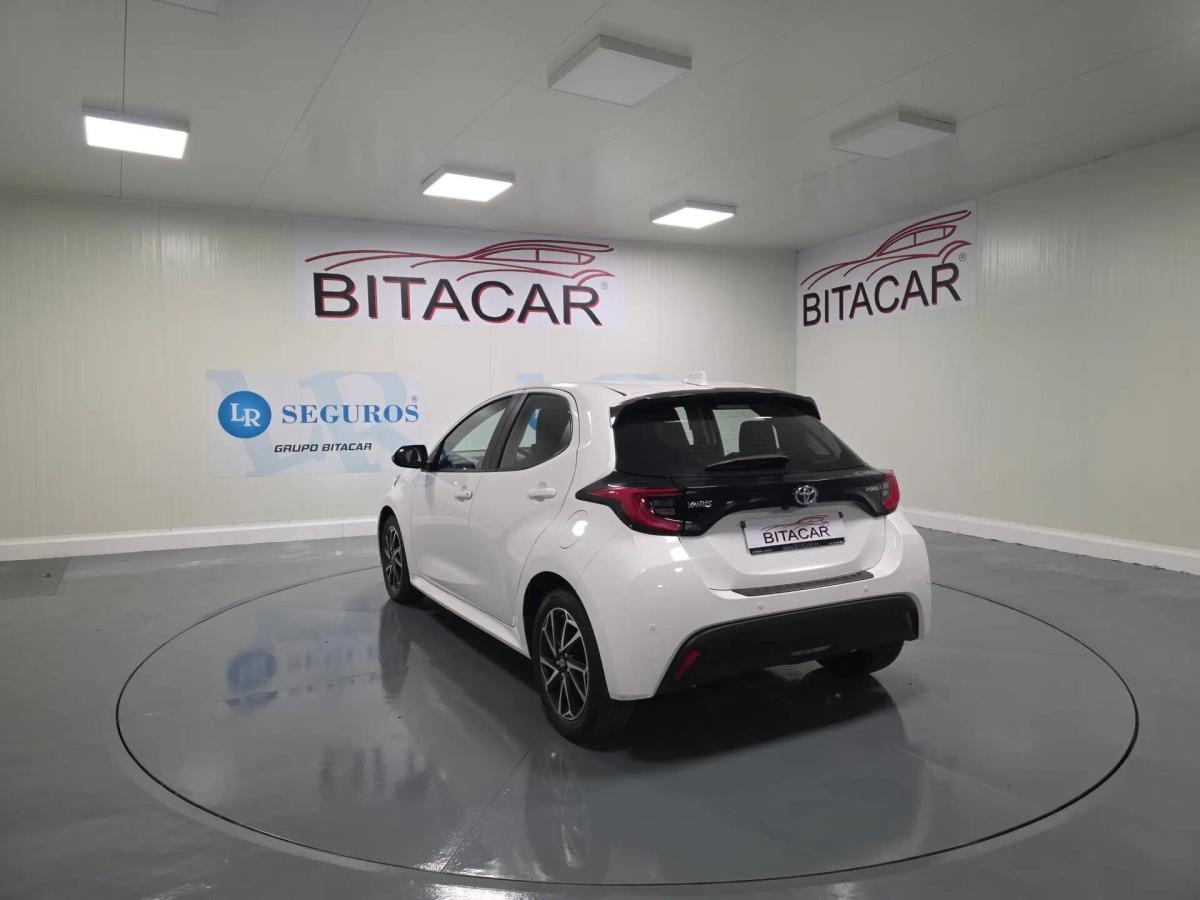 toyota-yaris-2022-hibrido-a-gasolina-1490cc