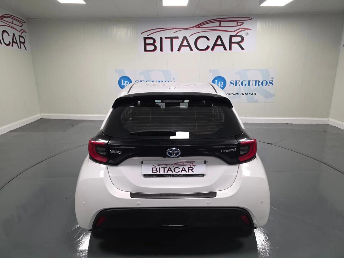 toyota-yaris-2022-hibrido-a-gasolina-1490cc