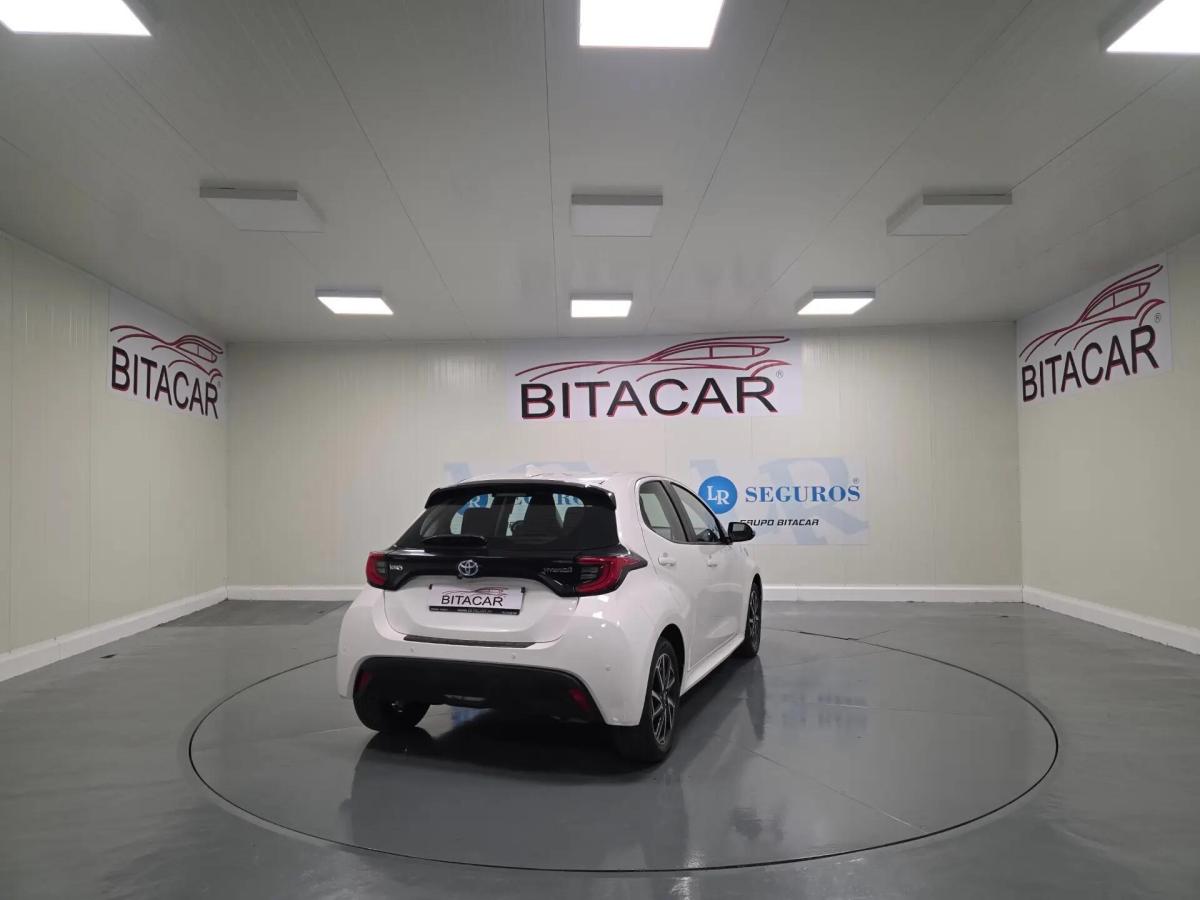 toyota-yaris-2022-hibrido-a-gasolina-1490cc