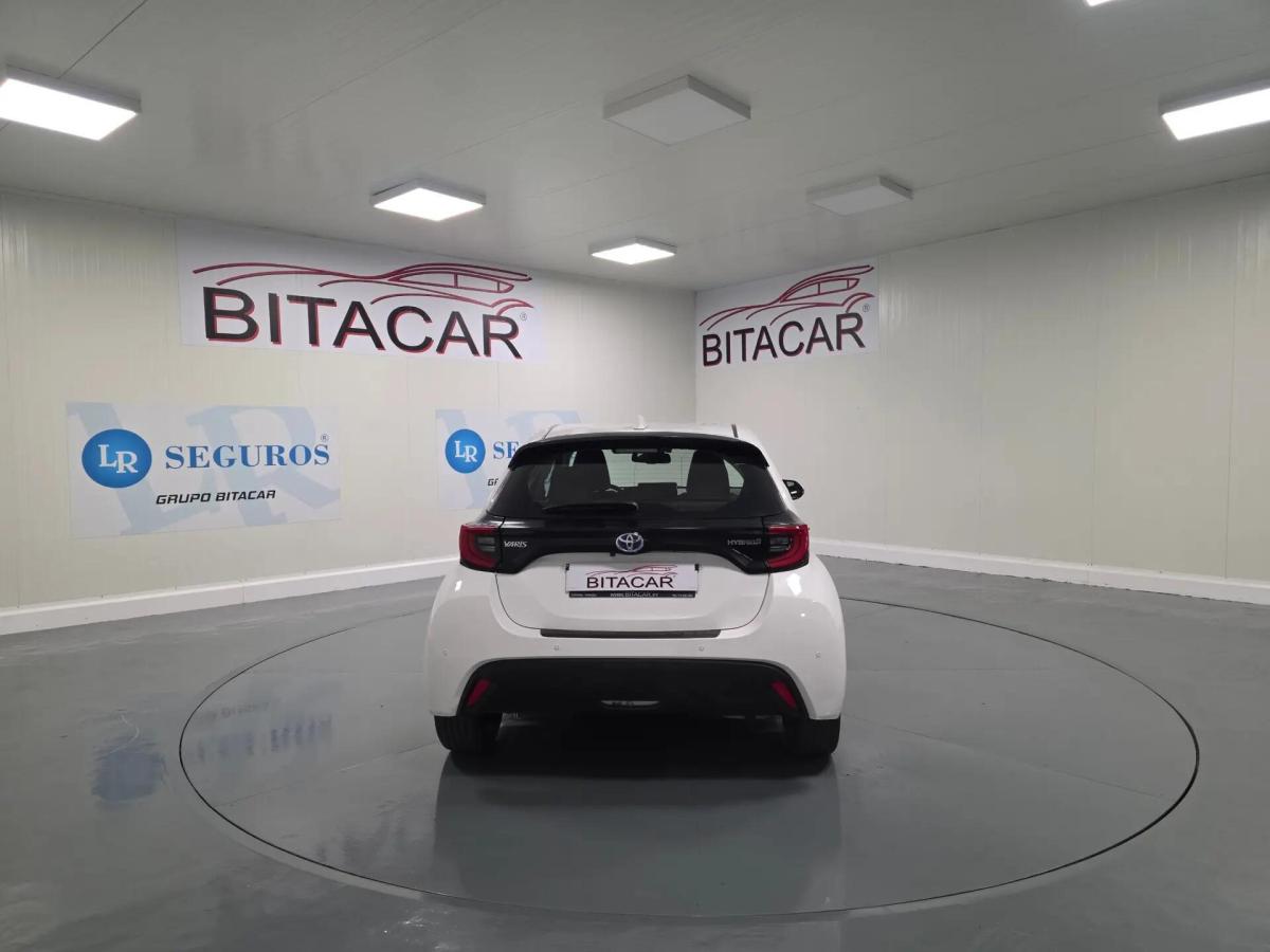 toyota-yaris-2022-hibrido-a-gasolina-1490cc