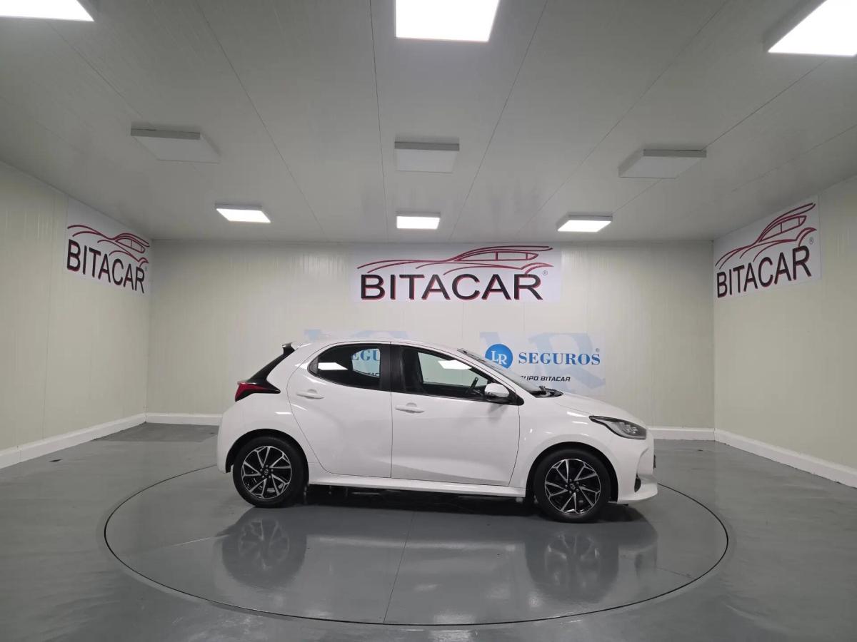 toyota-yaris-2022-hibrido-a-gasolina-1490cc