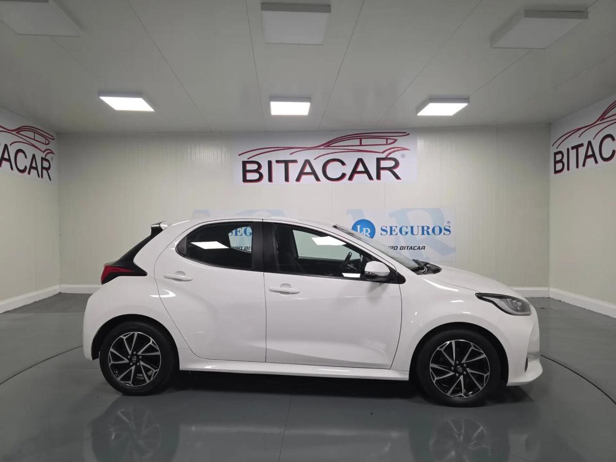 toyota-yaris-2022-hibrido-a-gasolina-1490cc