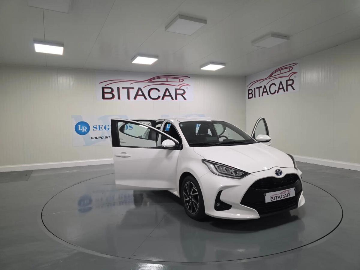 toyota-yaris-2022-hibrido-a-gasolina-1490cc