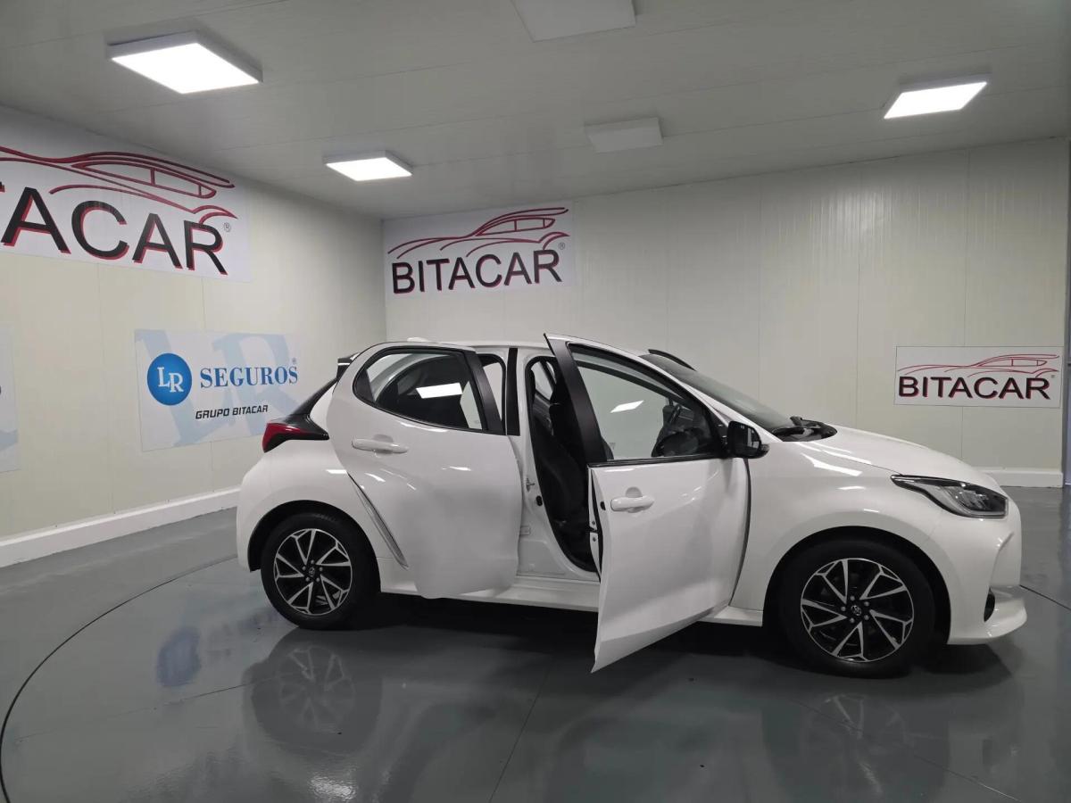 toyota-yaris-2022-hibrido-a-gasolina-1490cc