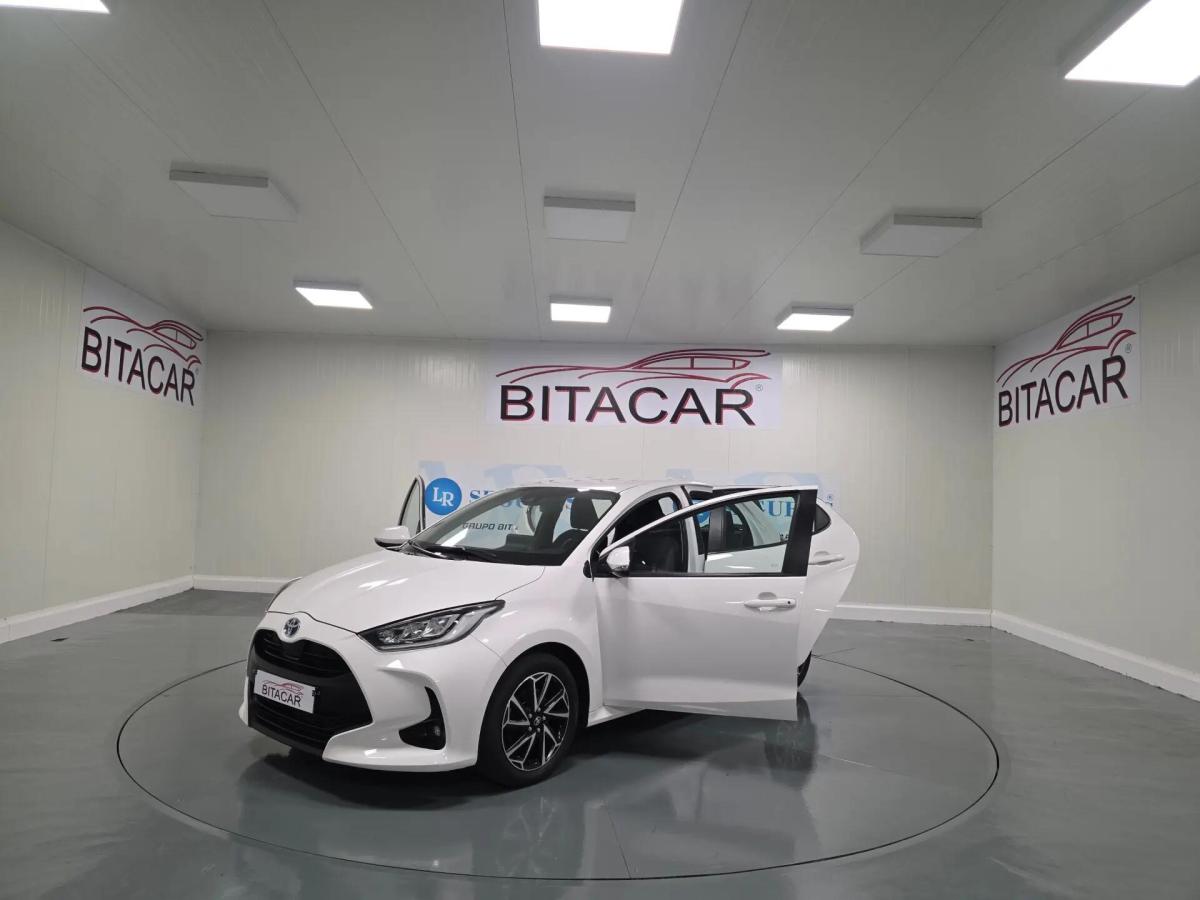toyota-yaris-2022-hibrido-a-gasolina-1490cc