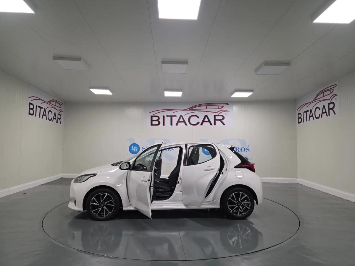 toyota-yaris-2022-hibrido-a-gasolina-1490cc