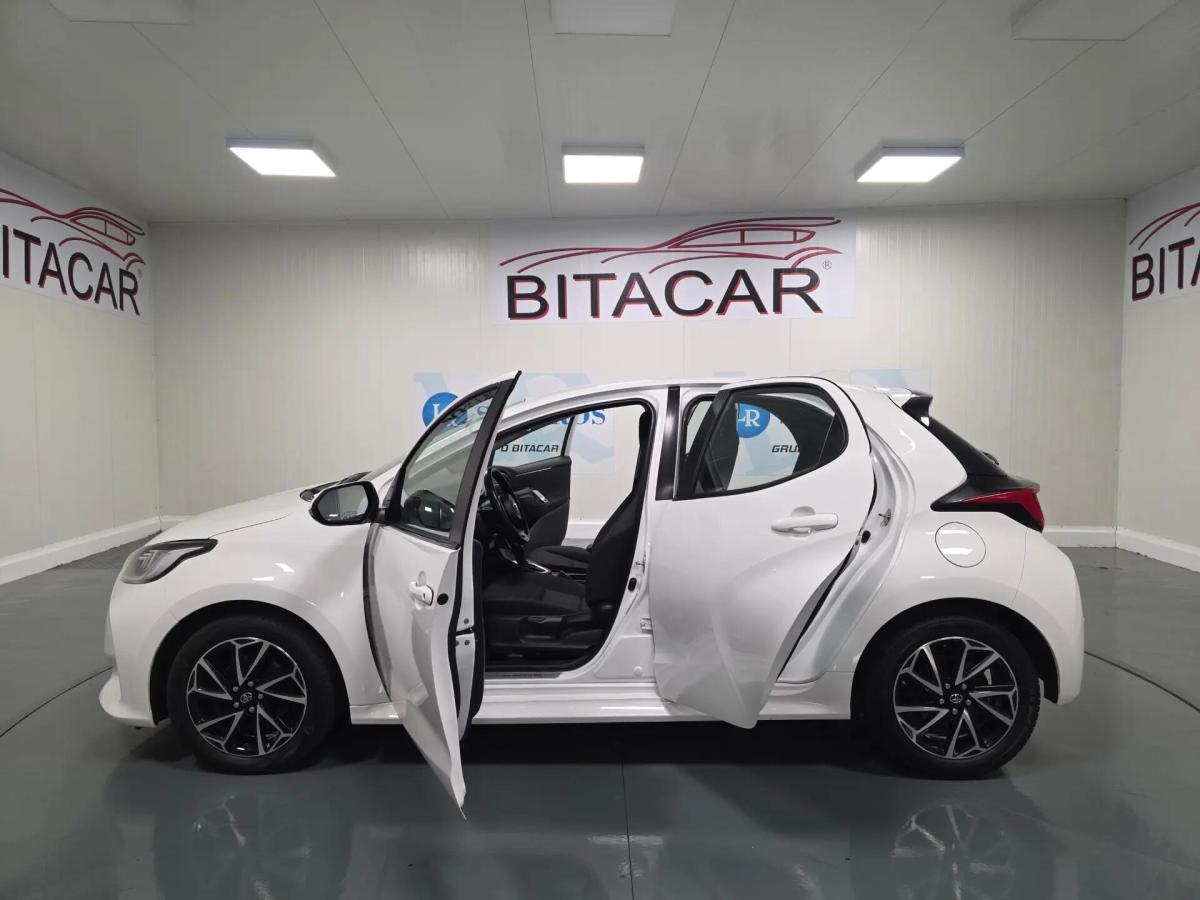 toyota-yaris-2022-hibrido-a-gasolina-1490cc