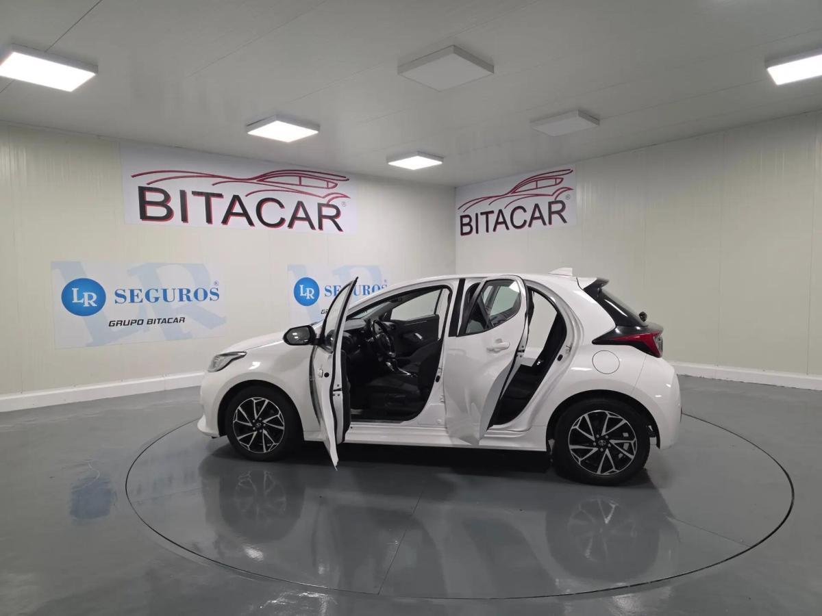 toyota-yaris-2022-hibrido-a-gasolina-1490cc
