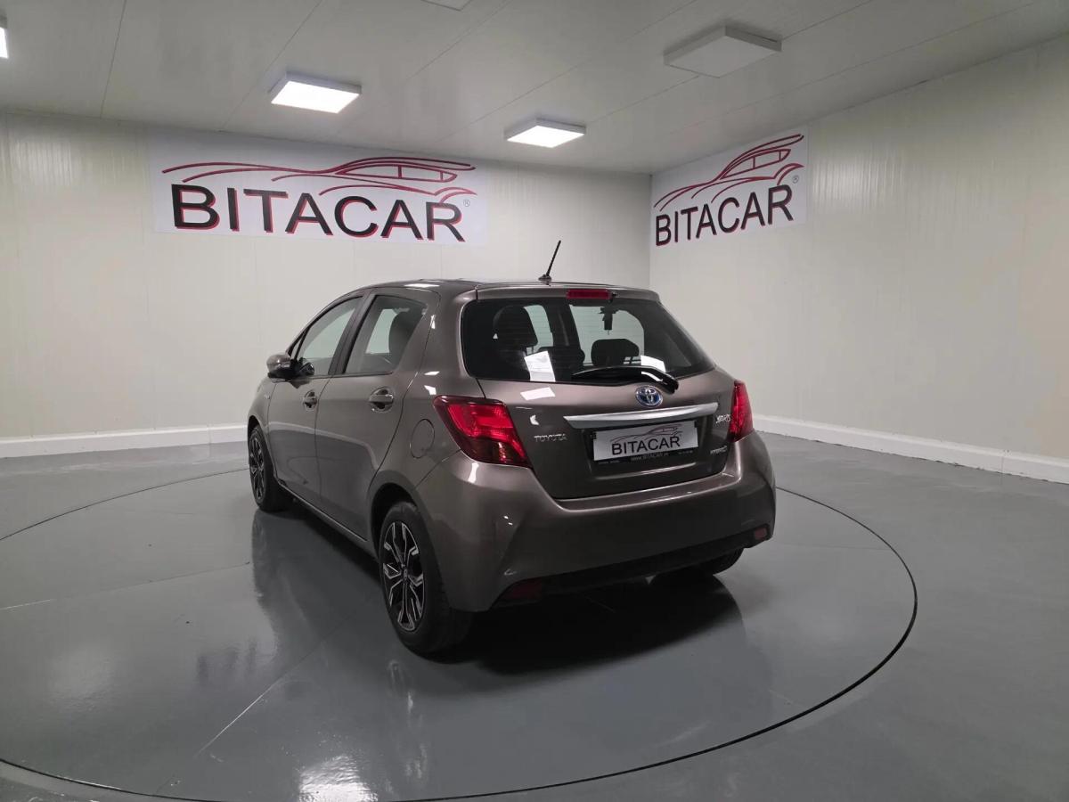 toyota-yaris-2017-hibrido-a-gasolina-1497cc