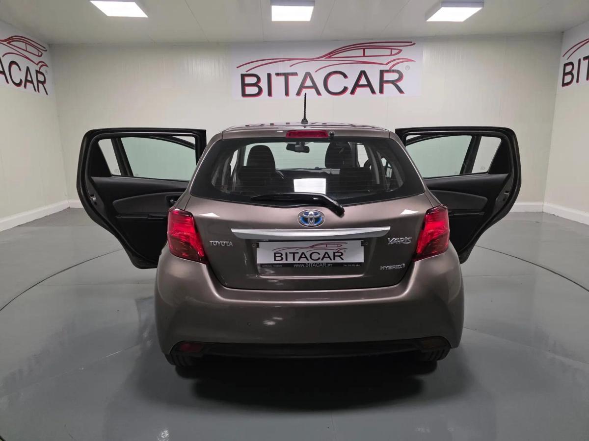 toyota-yaris-2017-hibrido-a-gasolina-1497cc