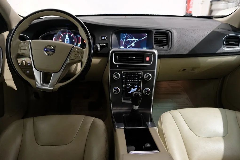 volvo-v60-2015-diesel-1560cc