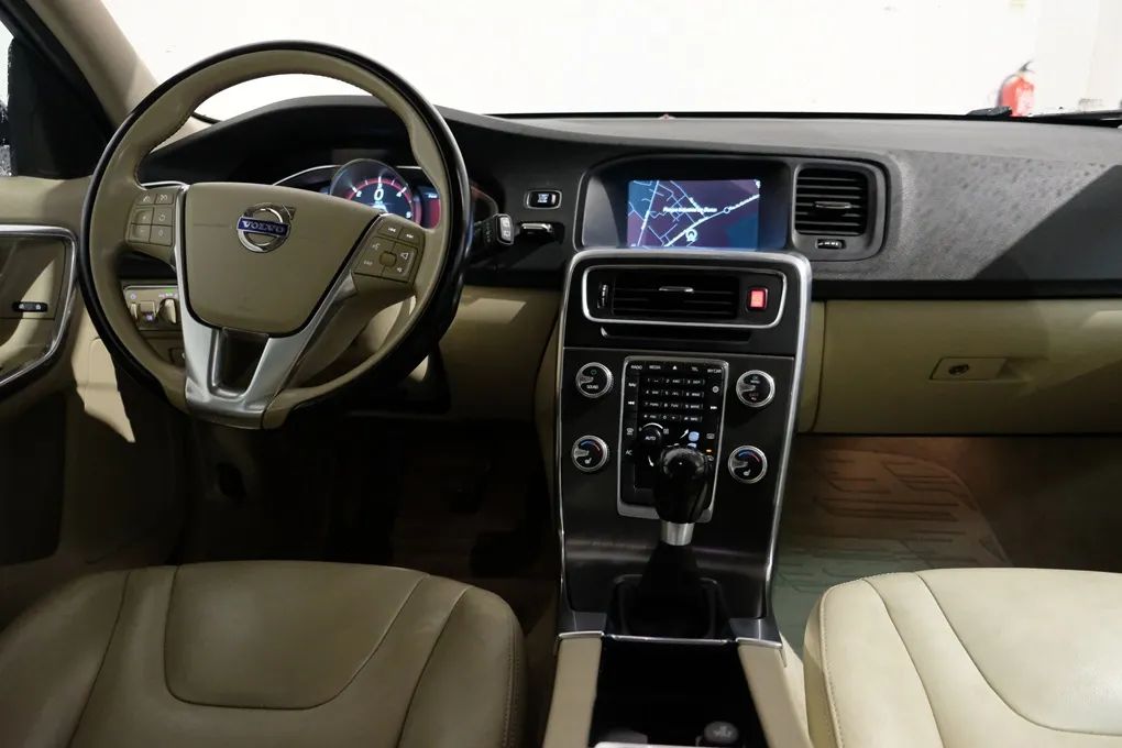 volvo-v60-2015-diesel-1560cc