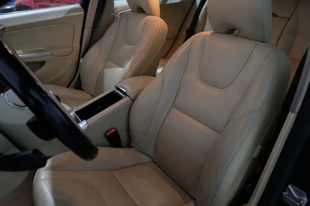 volvo-v60-2015-diesel-1560cc