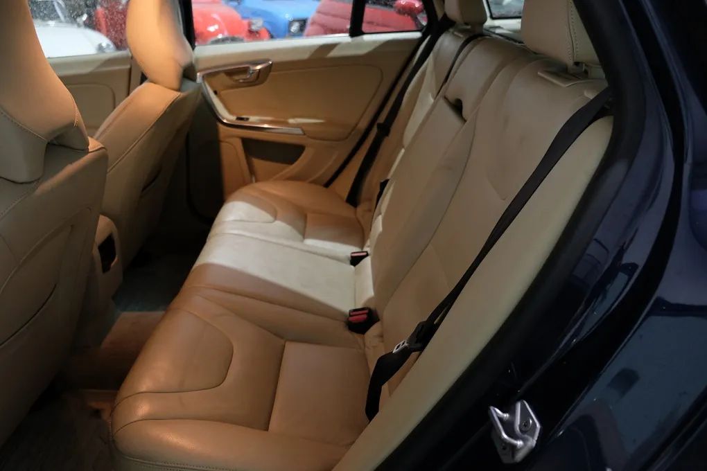 volvo-v60-2015-diesel-1560cc