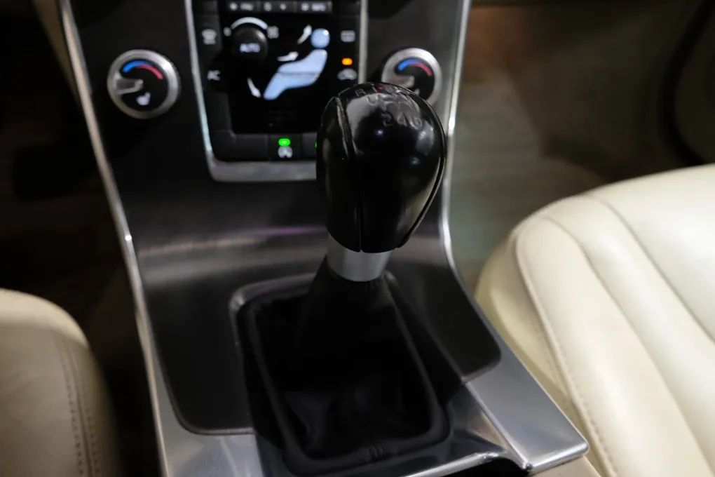 volvo-v60-2015-diesel-1560cc