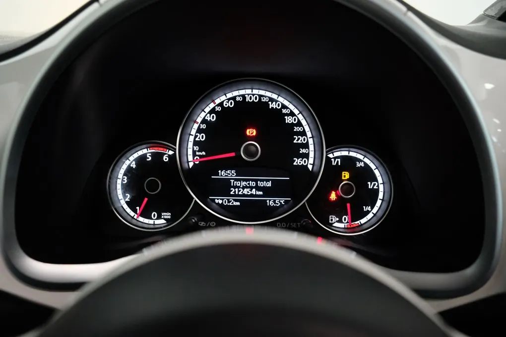 volkswagen-beetle-2012-diesel-1598cc