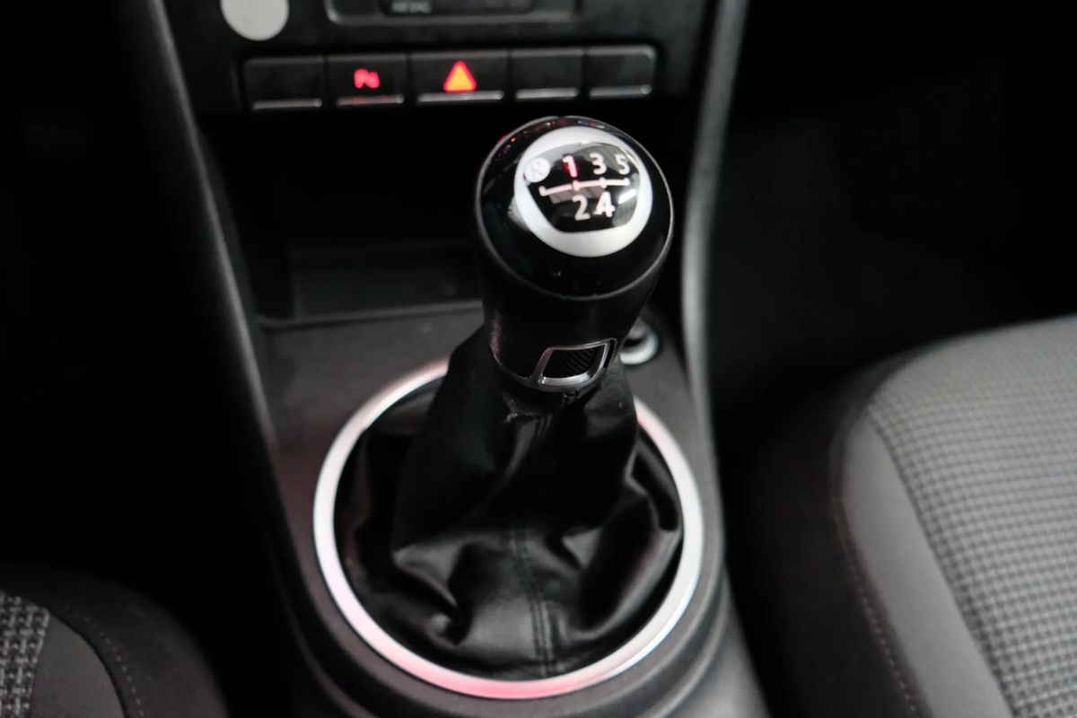 volkswagen-beetle-2012-diesel-1598cc