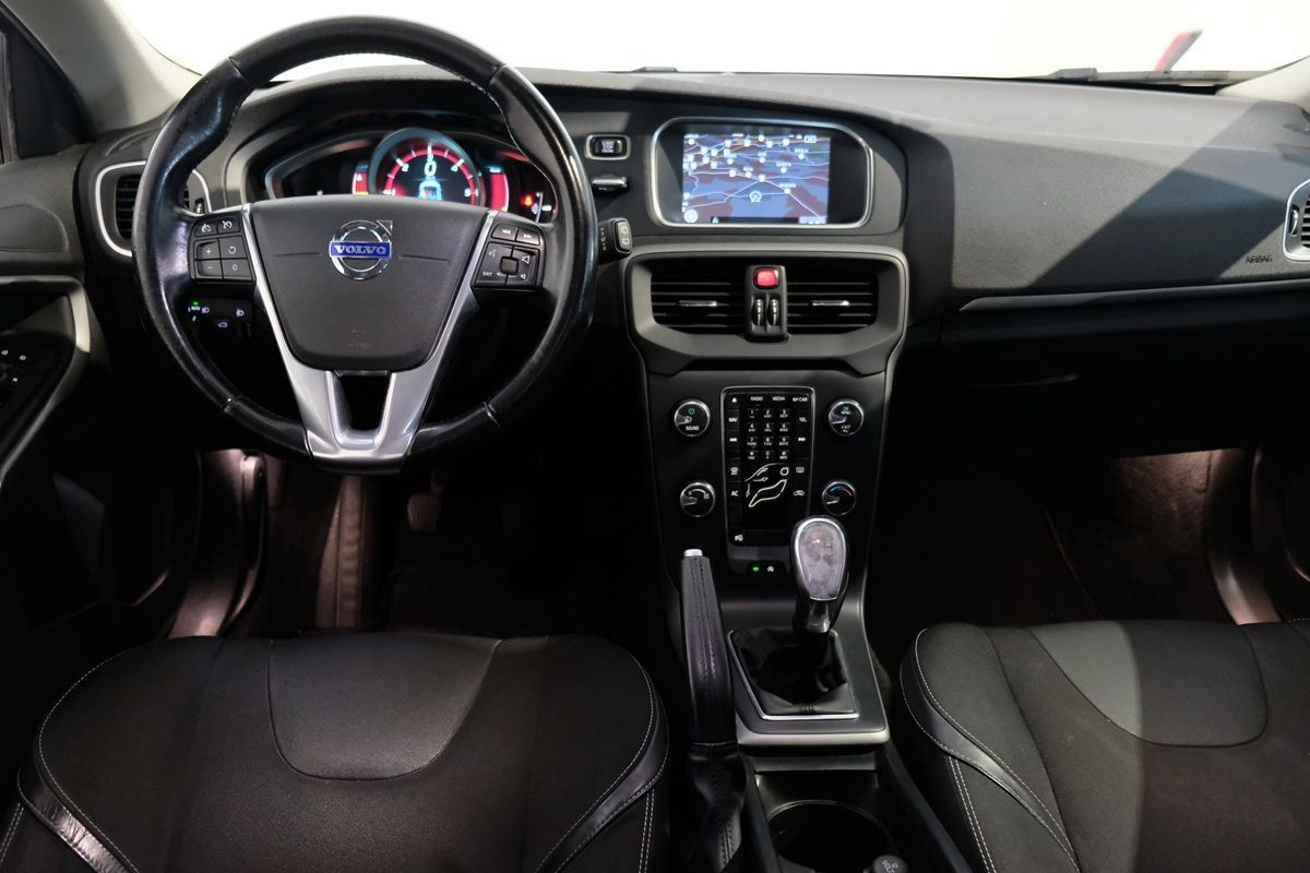 volvo-v40-2013-diesel-1560cc