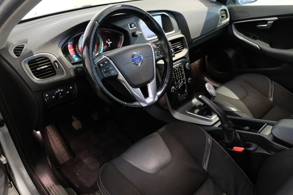 volvo-v40-2013-diesel-1560cc