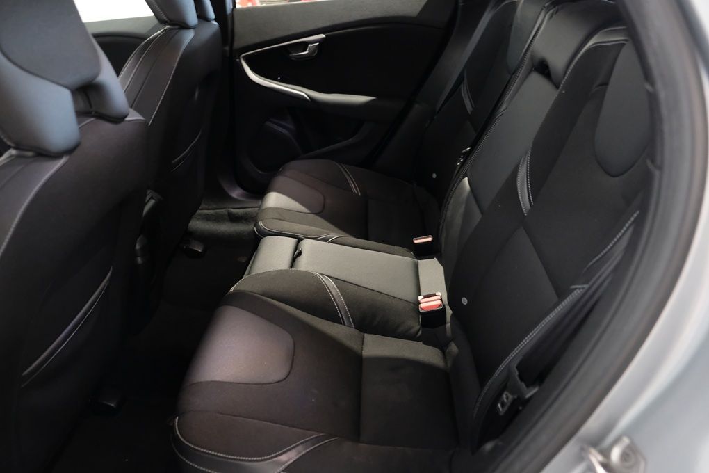 volvo-v40-2013-diesel-1560cc