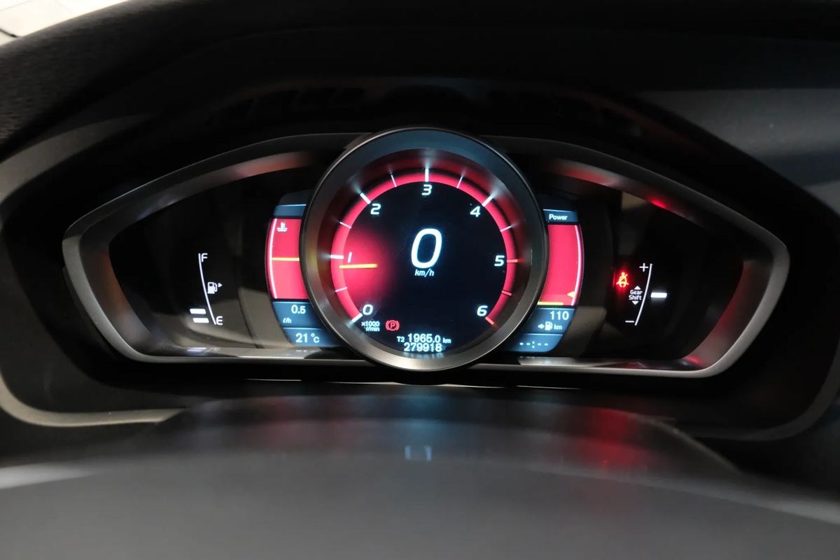 volvo-v40-2013-diesel-1560cc