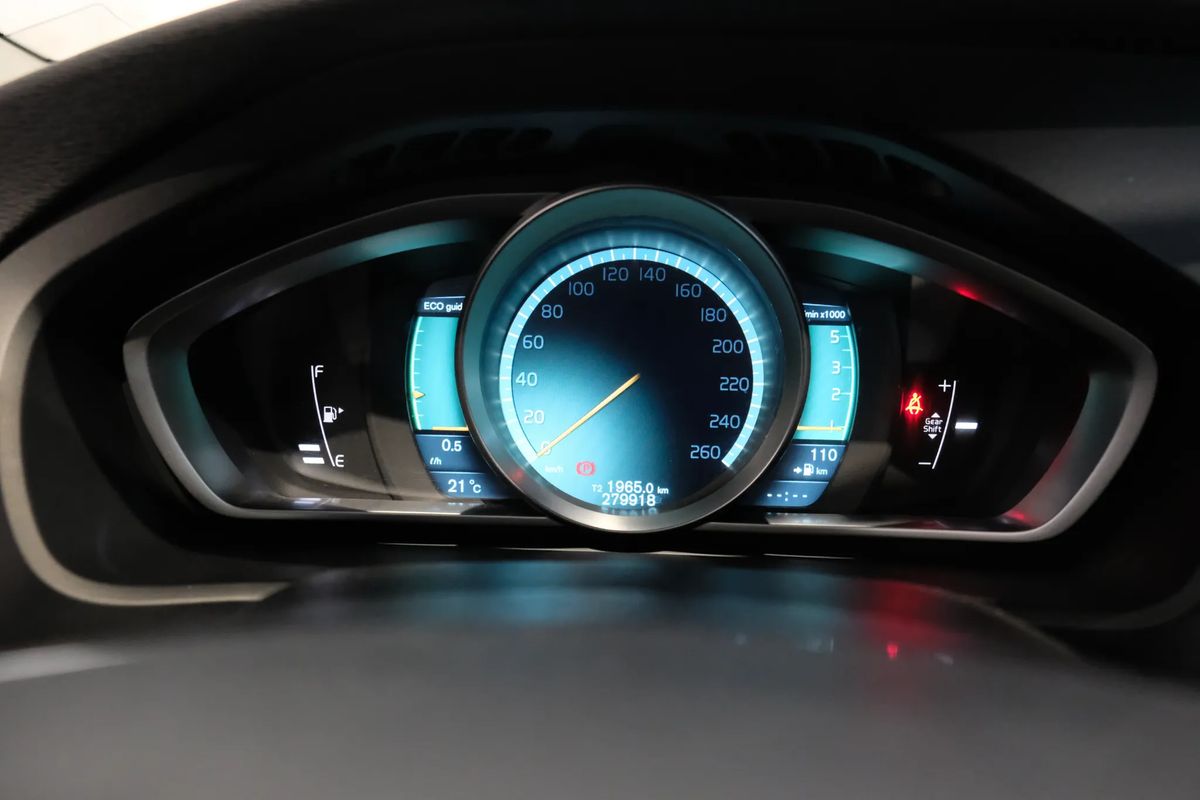volvo-v40-2013-diesel-1560cc