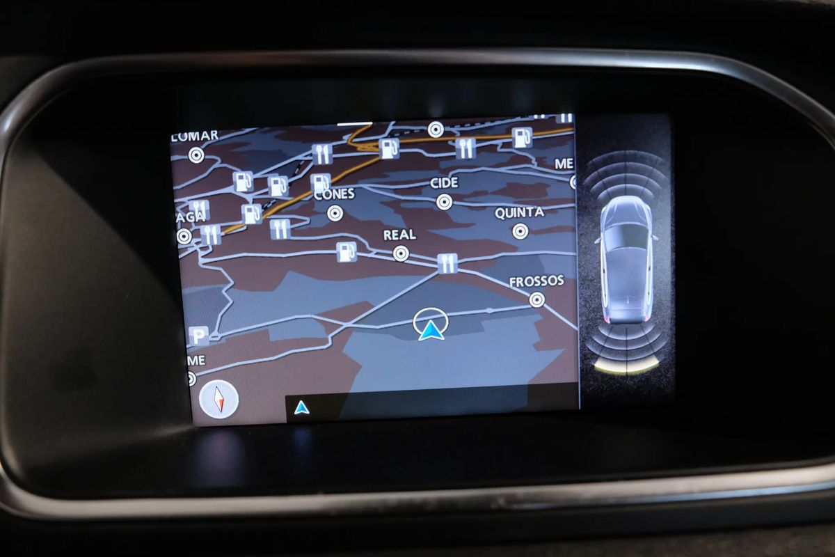 volvo-v40-2013-diesel-1560cc