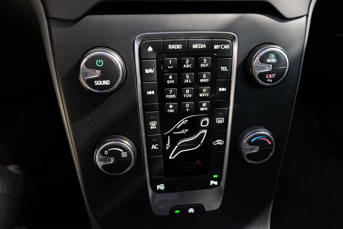 volvo-v40-2013-diesel-1560cc