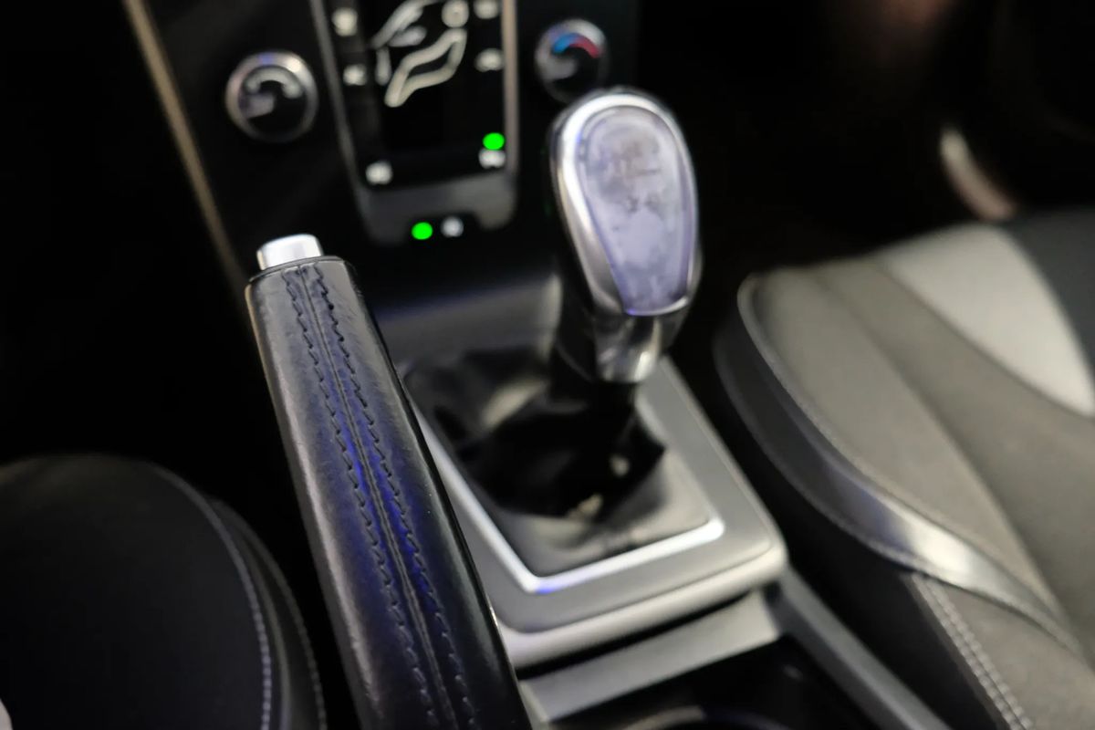 volvo-v40-2013-diesel-1560cc