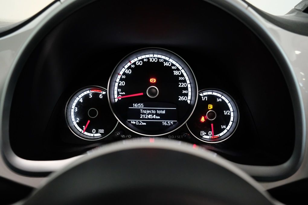 volkswagen-beetle-2012-diesel-1598cc
