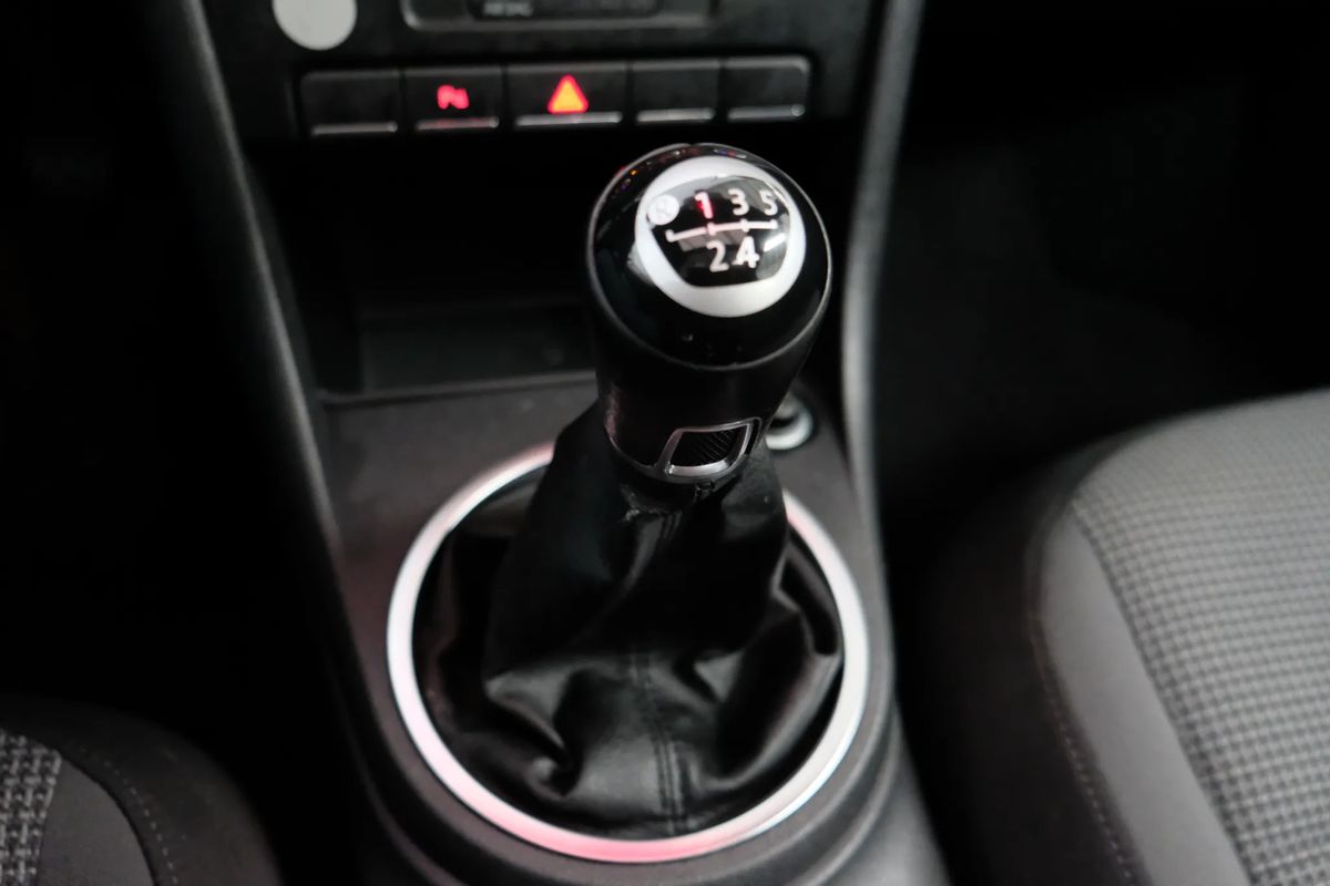 volkswagen-beetle-2012-diesel-1598cc